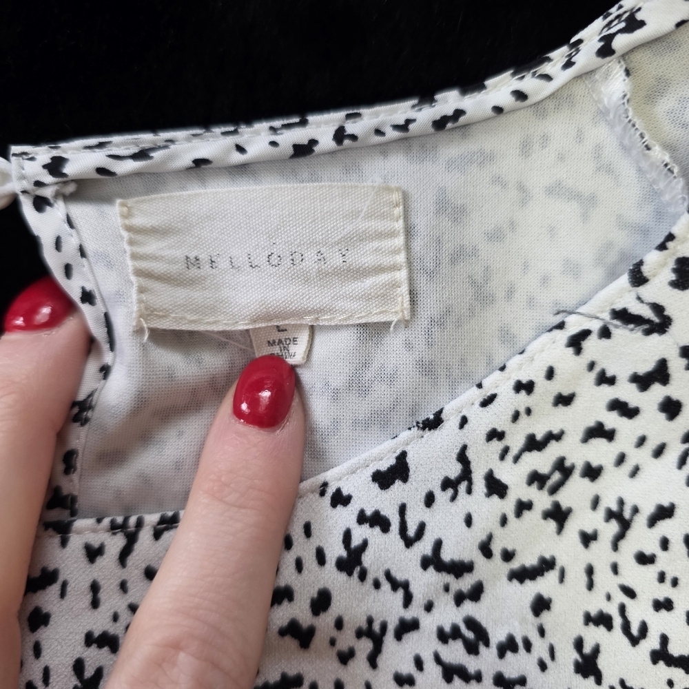 MELLODAY Monochrome Patterned Blouse - Picture 3 of 10